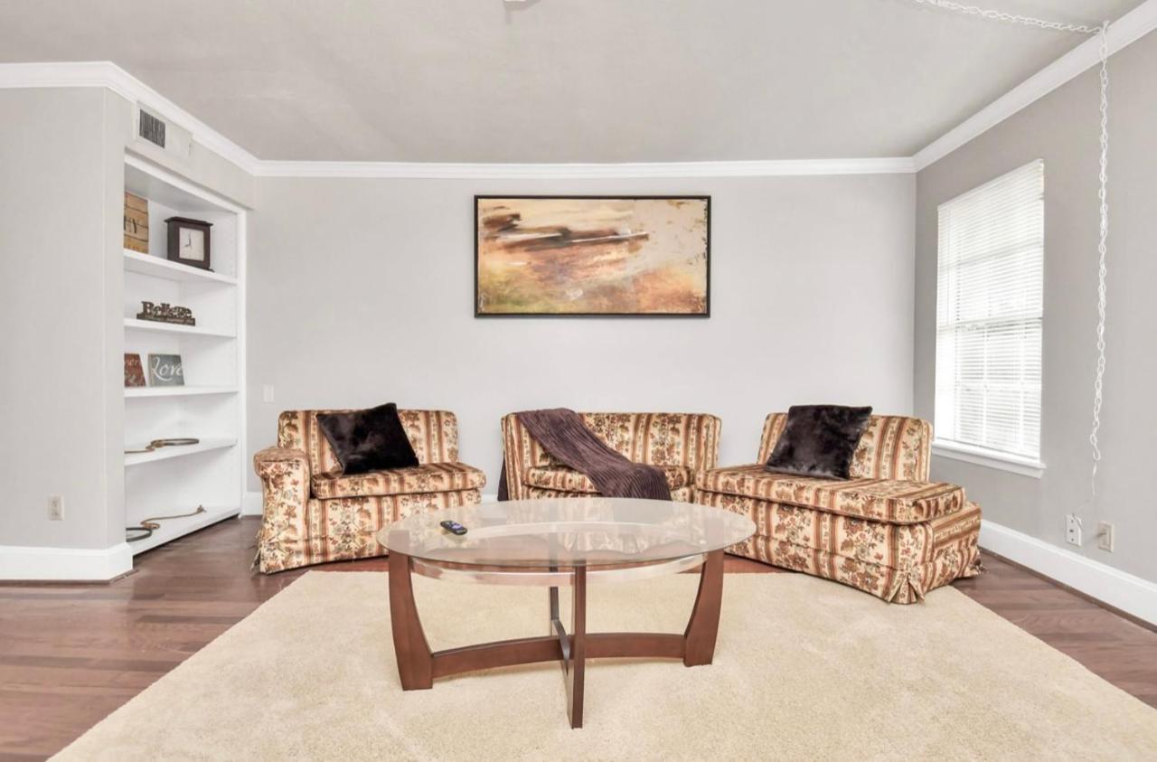 Stunning Private Room In Town Home Houston Exterior photo