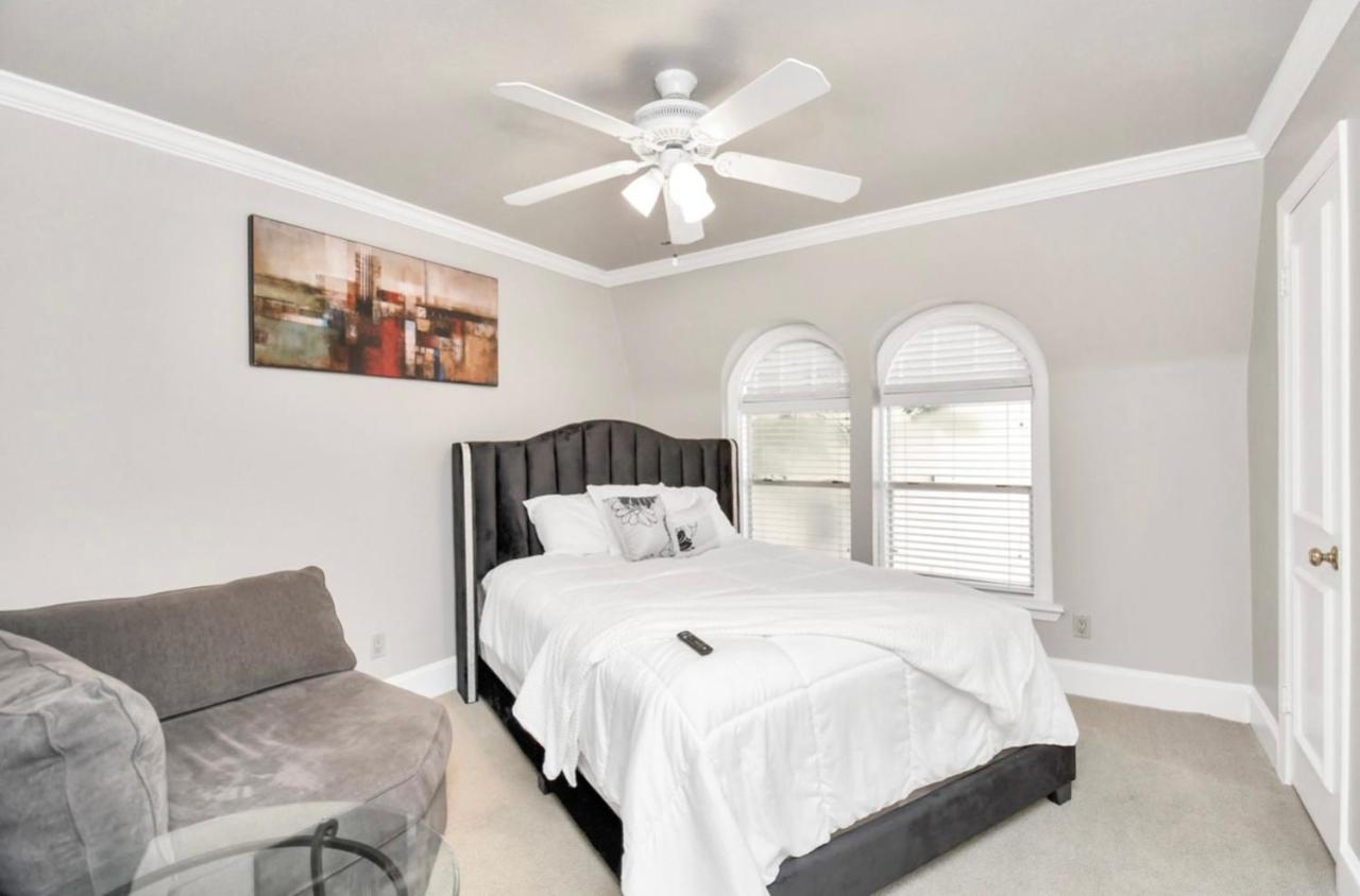 Stunning Private Room In Town Home Houston Exterior photo