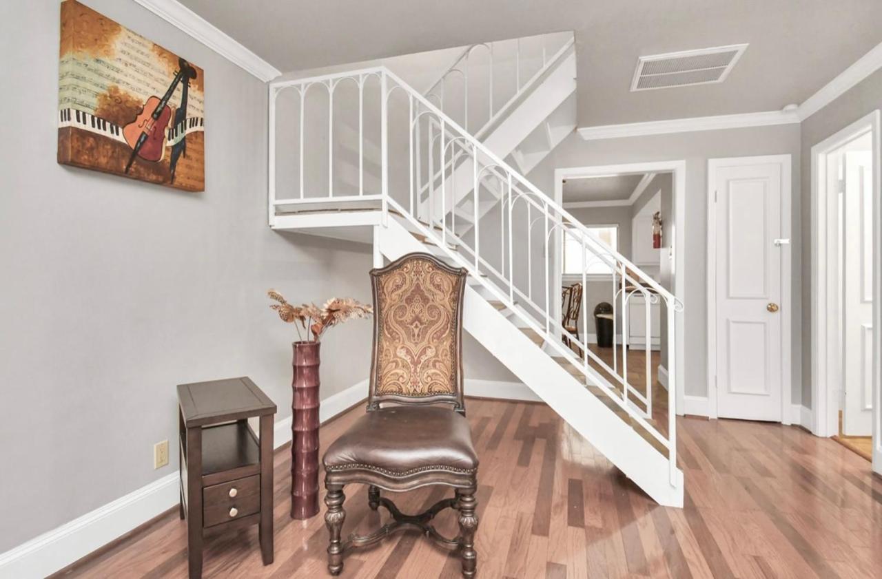 Stunning Private Room In Town Home Houston Exterior photo